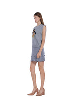 Crew-neck Sleeveless Stitching Detail 3D Pattern Knitted Vest