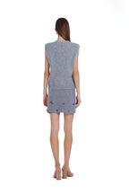 Crew-neck Sleeveless Stitching Detail 3D Pattern Knitted Vest