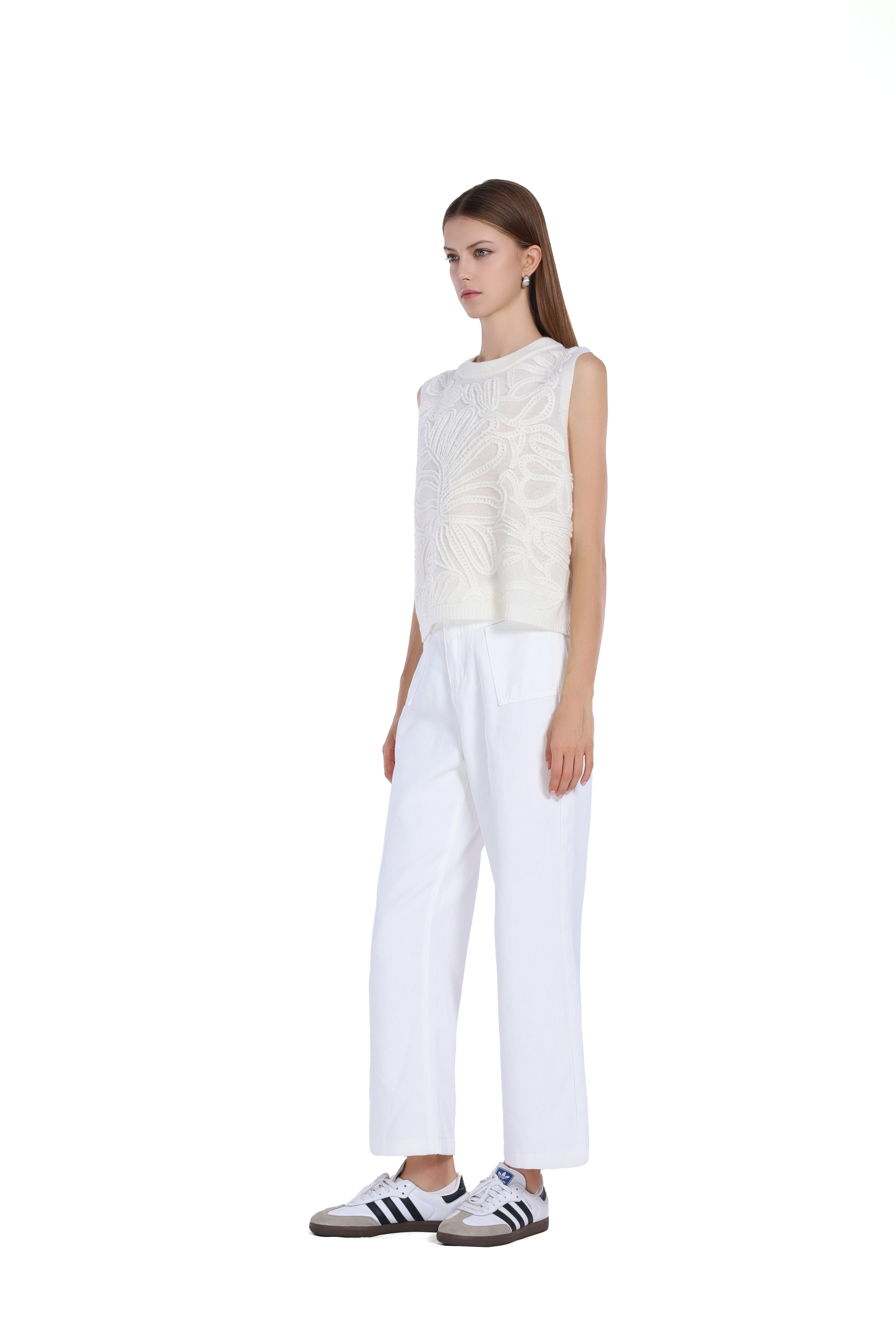 Sleeveless Crew Neck 3D Floral Embroidery Knitted Top